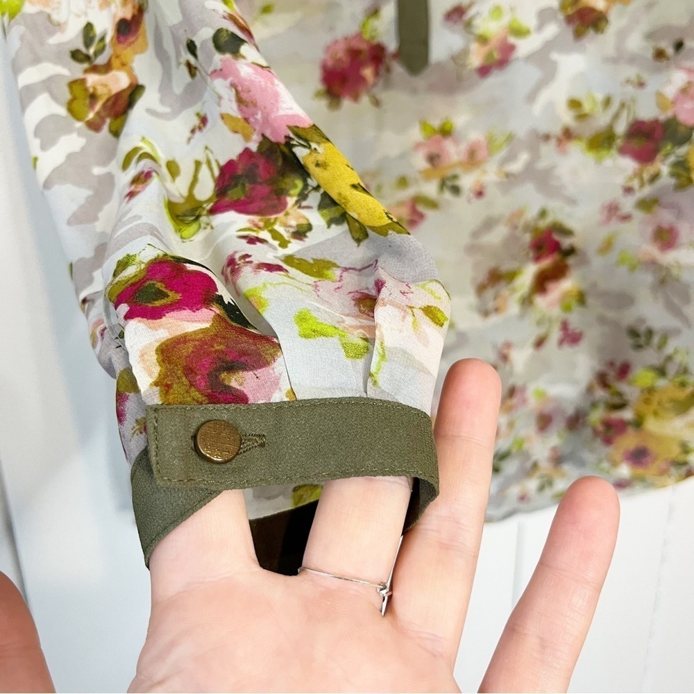 Hannah Sheer Camo Floral Blouse. Size Small. - Picture 6 of 10